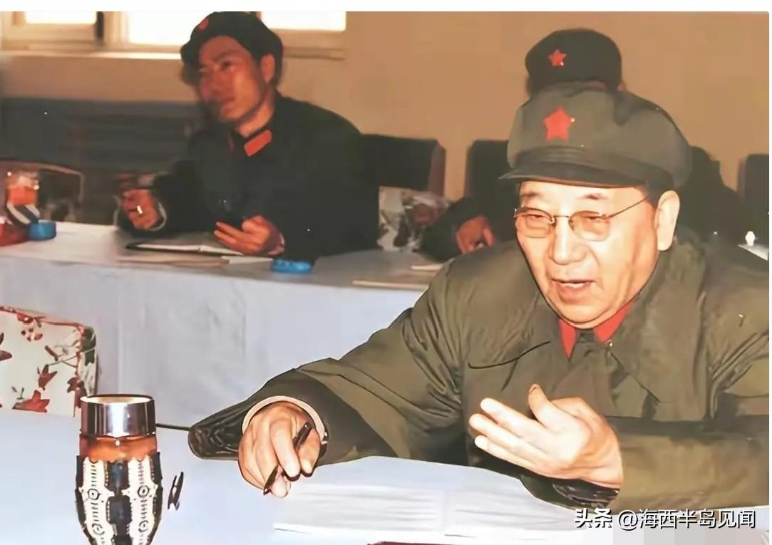 他是解放军全军唯一一位先后担任过昆明军区、成都军区、北京军区司令员的将军。二𠆤