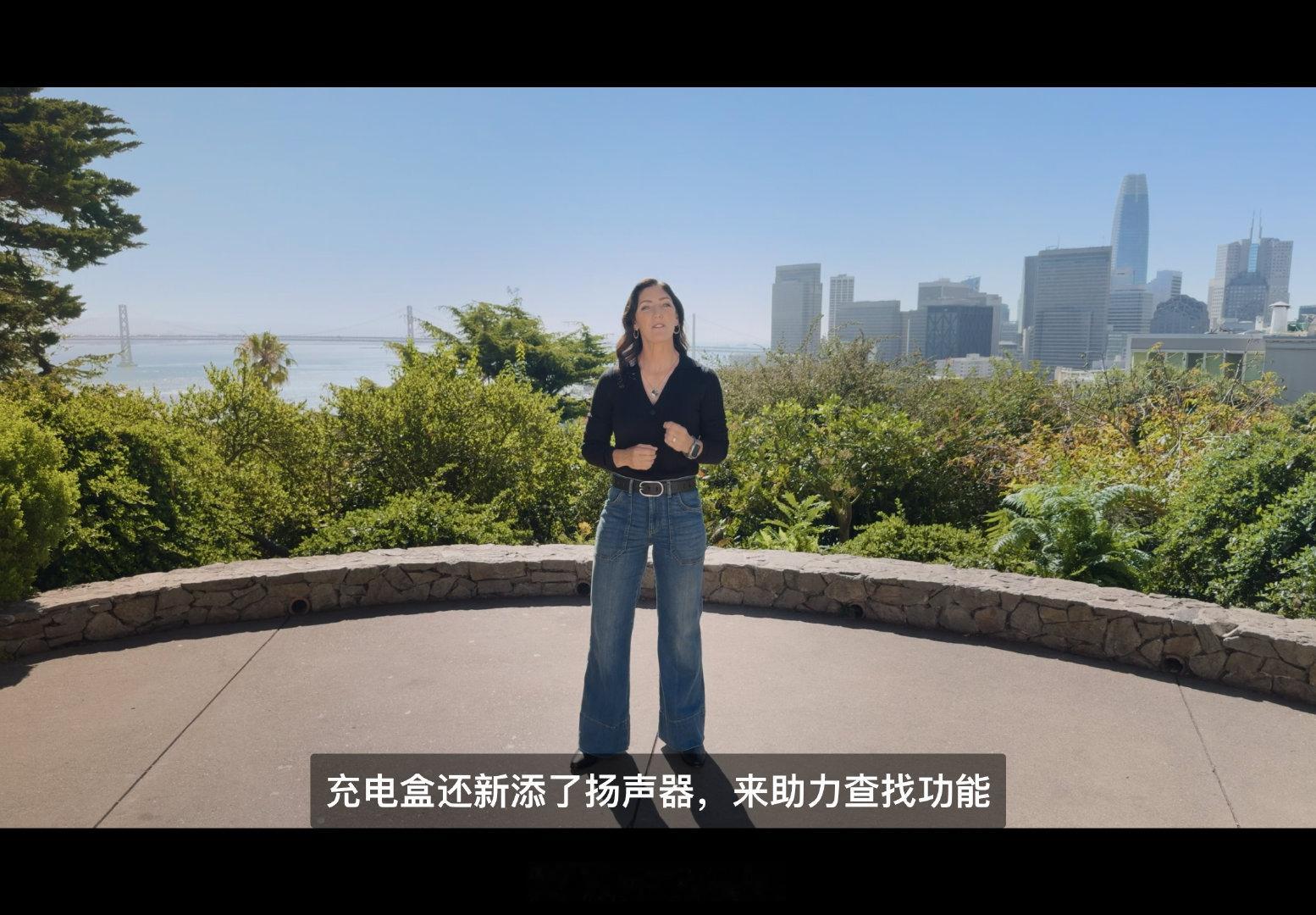 【#AirPods4充电盒新增扬声器#】今日，苹果发布会上，发布了新款AirPo