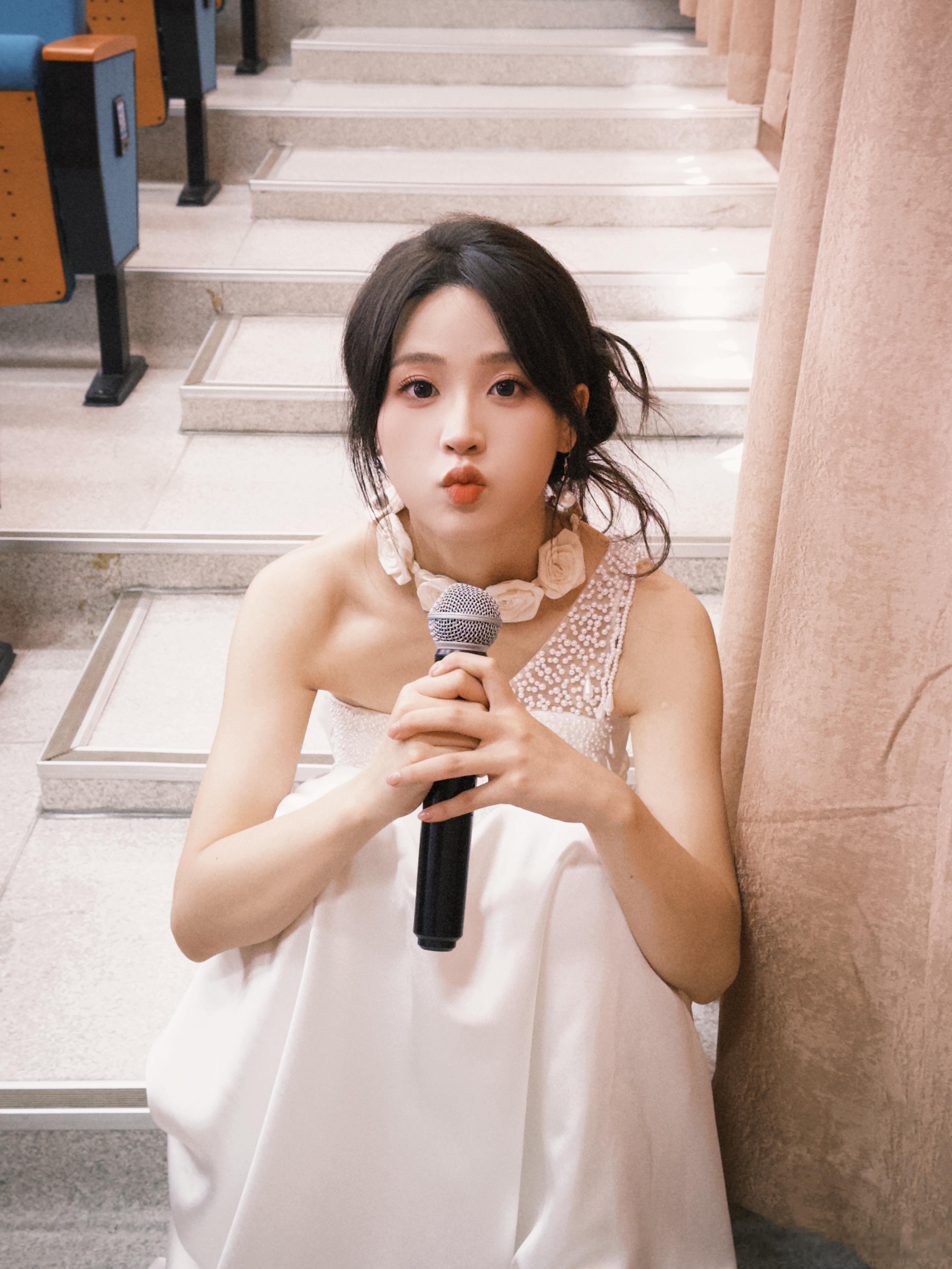 星星坠入我怀中 大家看了吗[期待]张叶丹Dan[超话] ​​​