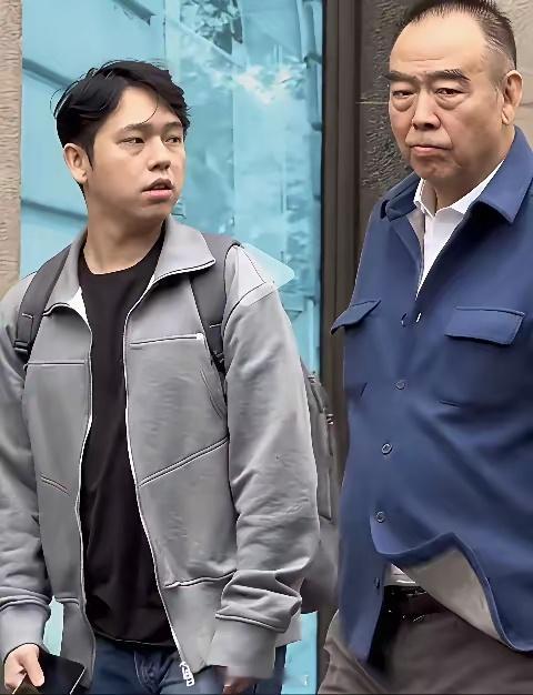 还好陈飞宇没有遗传陈凯歌的基因，不然都成为不了大明星了。 