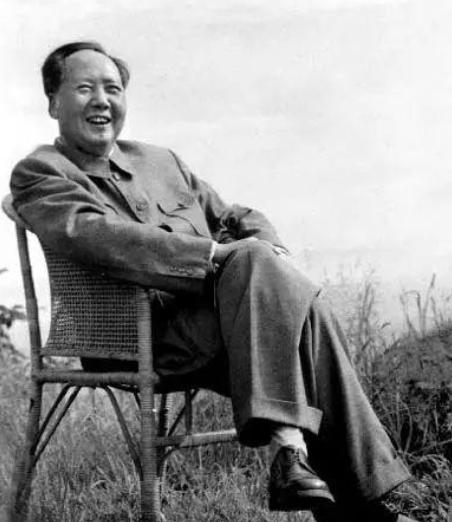 1965年5月，72岁的毛泽东时隔36年再次来到井冈山。这是1929年离开后，他