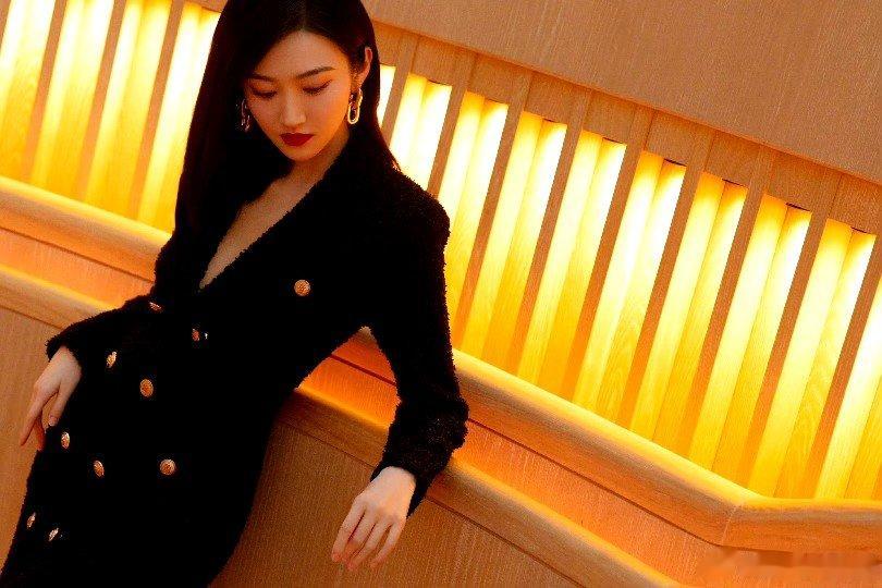 #景甜法式复古名媛##景甜法式赫本风小黑裙#大爱[哇][哇][哇] ​​​
