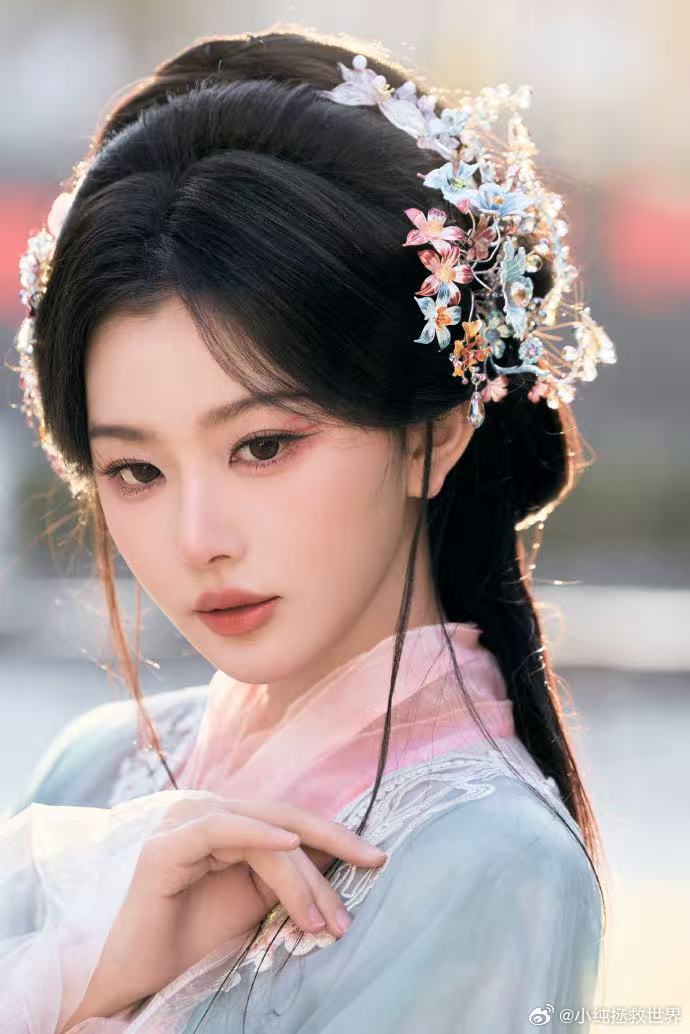 孔雪儿 真天使投资人 孔雪儿演的俞浅浅也太圈粉了，漂亮又有头脑，做起生意干脆利落