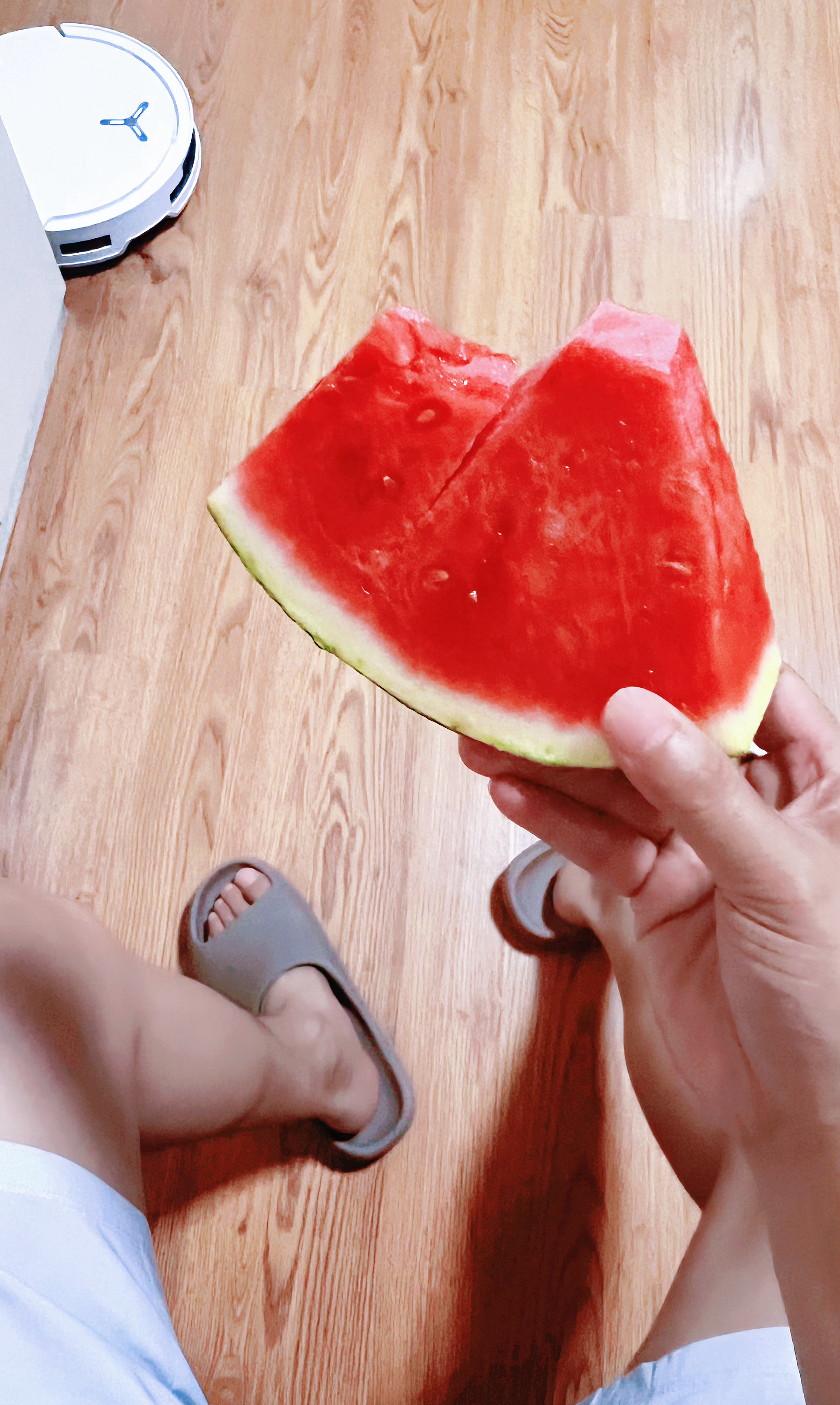 吃了四分之一，撑了！🍉 