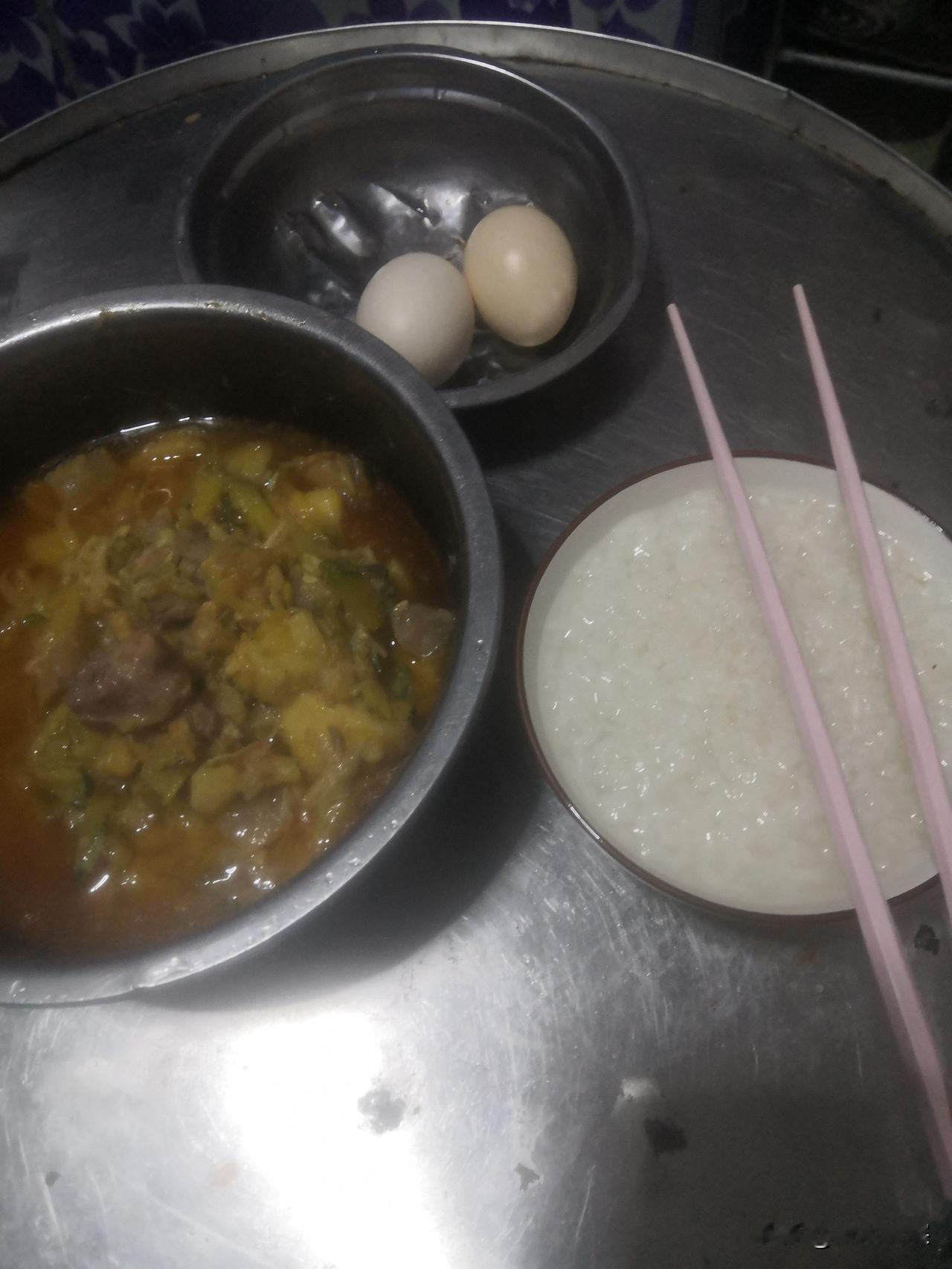 今日的早餐
就是人间美味牙齿，牙龈痛也吃不上这美食，牙齿一个劲的疼，这是为什么？