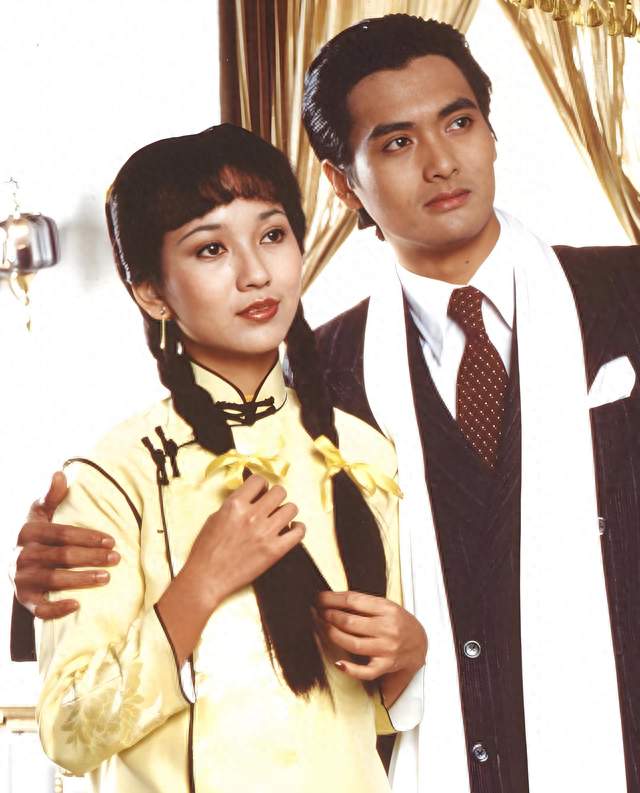 1980版《上海滩》：周润发一袭风衣，赵雅芝两条麻花辫
