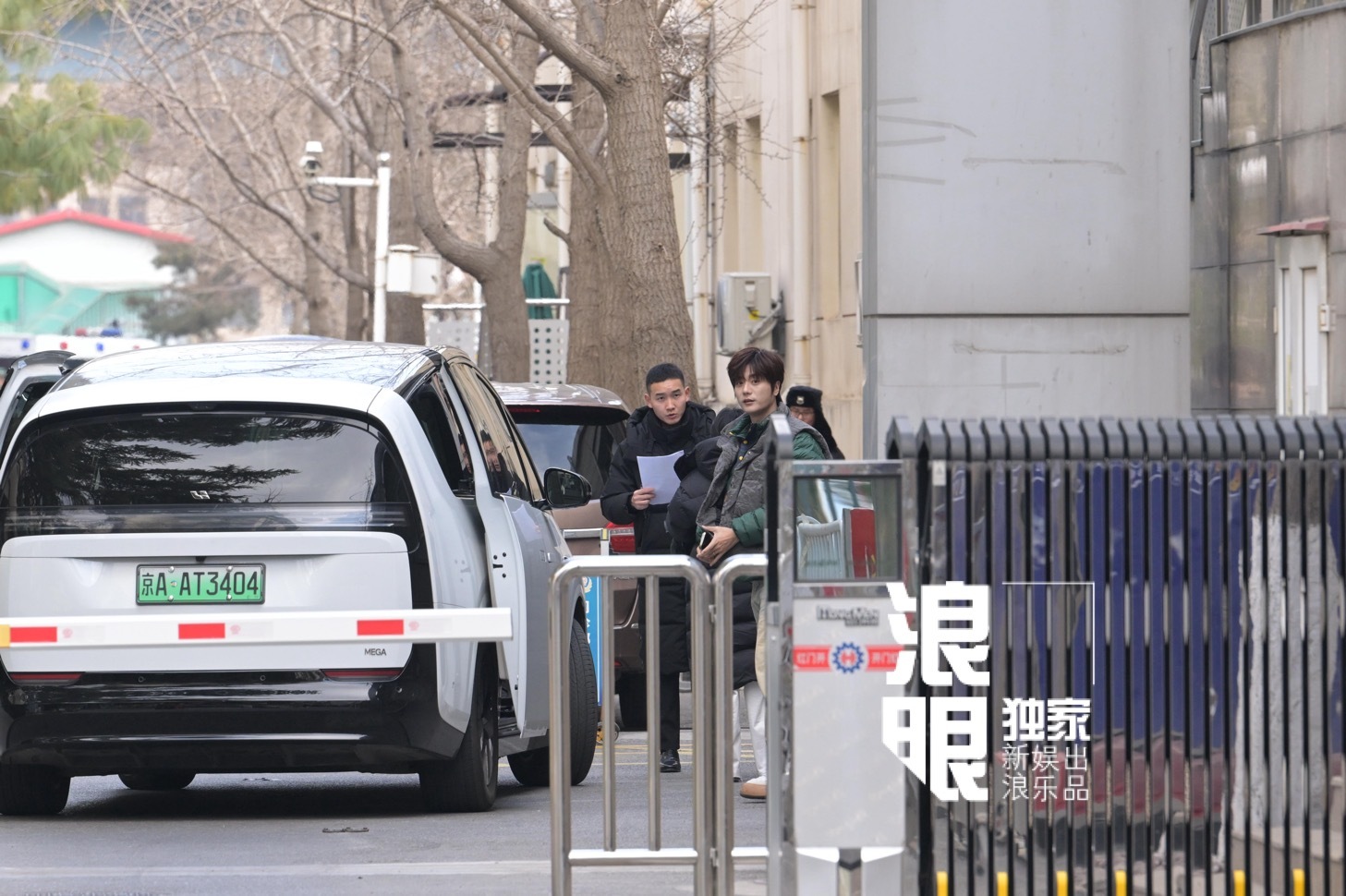 陆虎蛇年央视春晚首次联排  再就业男团蛇年春晚首次联排  陆虎现身央视春晚联排现