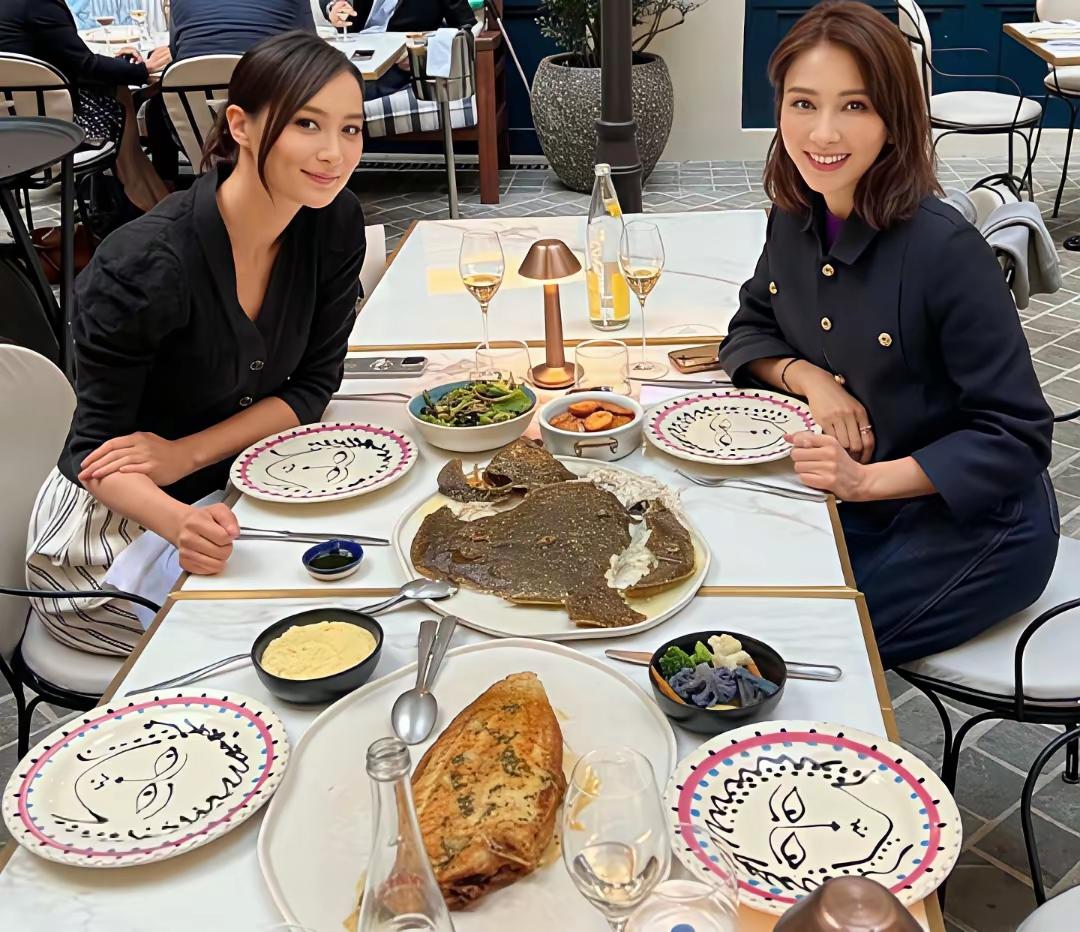 有钱有颜的女明星饮食极为简单，却十分健康质朴，价格自然也不低。普通人聚餐时，鸡鸭