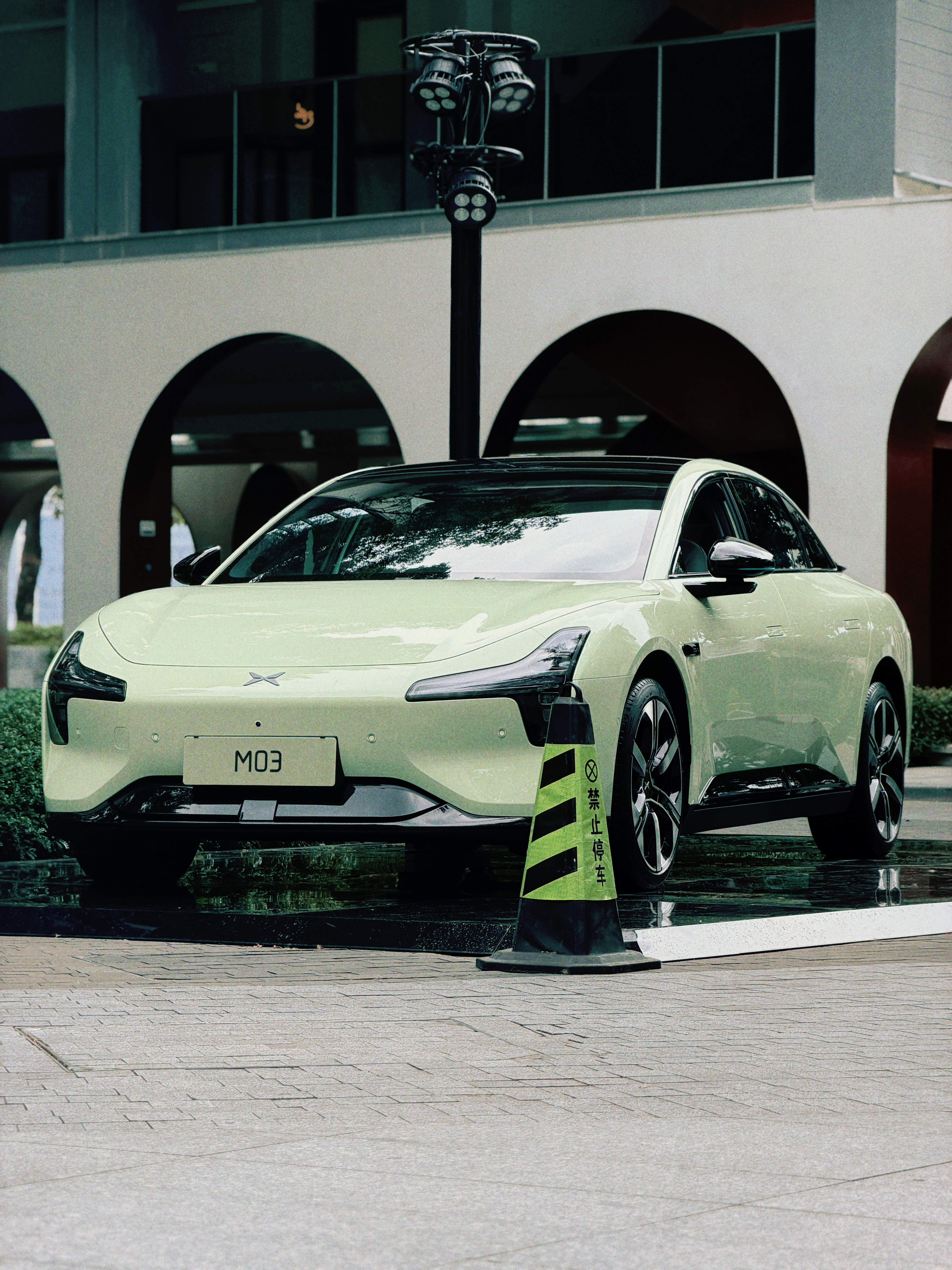 今天来体验新款小鹏 MONA M03了～很喜欢这个新颜色 —— 牛油果绿，很清新