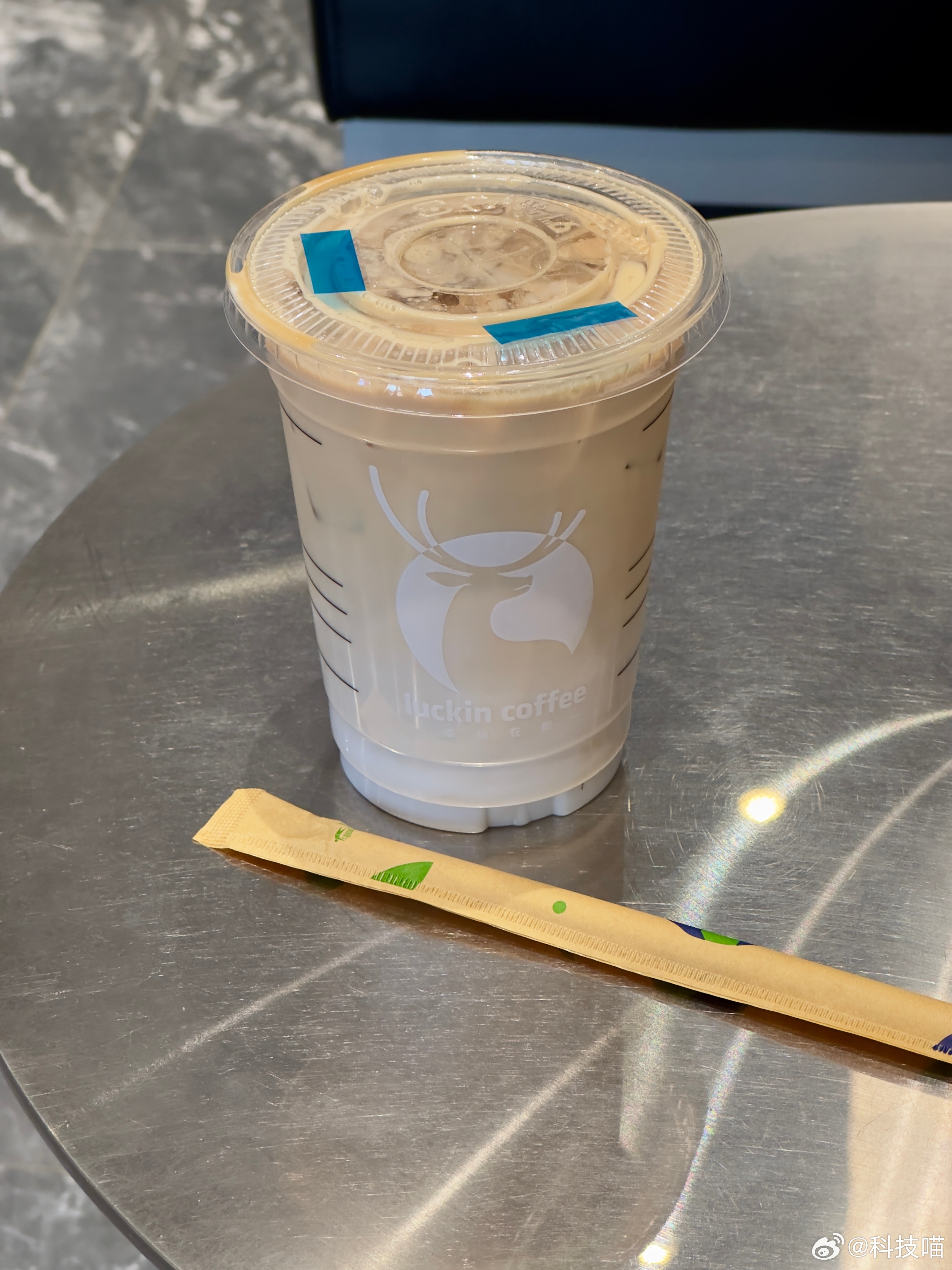 手机涨价太离谱了，谁也挡不住请2个铁粉喝杯瑞幸小甜水，点赞  抽奖详情