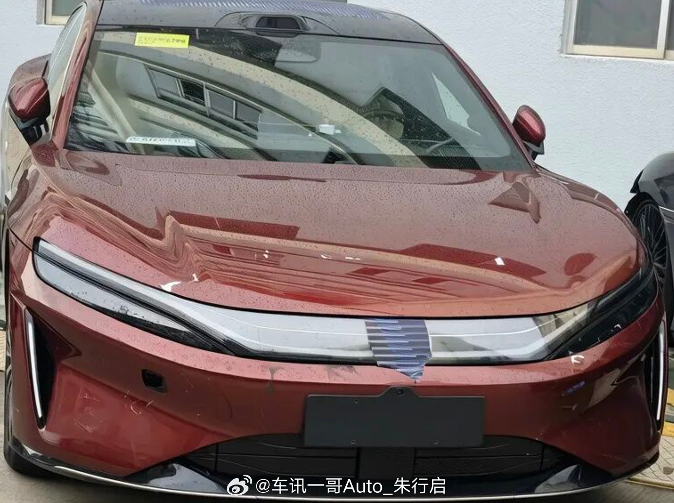 比亚迪大汉的实车及中控内饰图亮相，从整体来看，比亚迪大汉的龙颜正式回归了，一款是