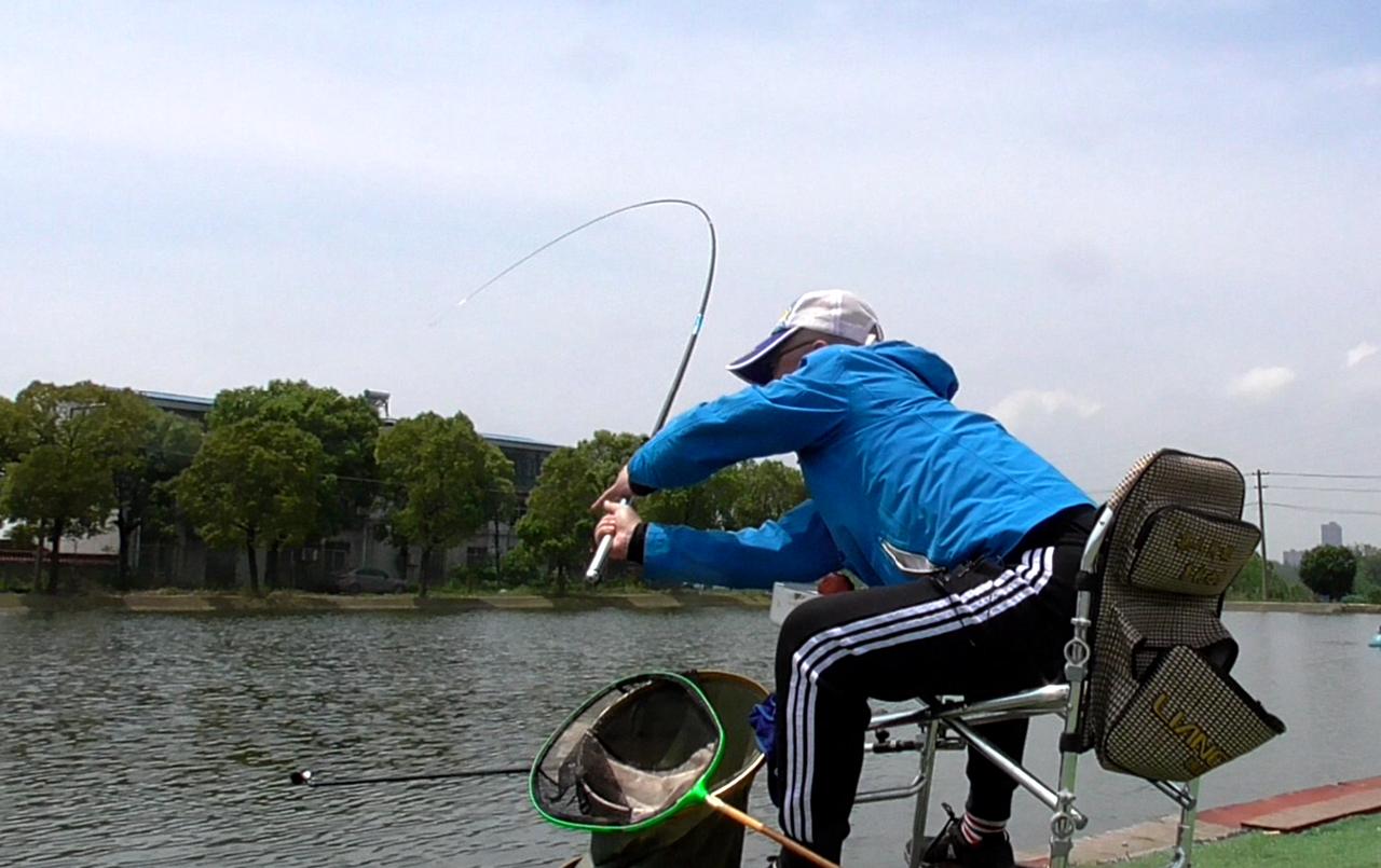 中秋节买渔具，官方大促活动，真的好划算。我看到最夸张的一个钓友，花了1分钱，在我