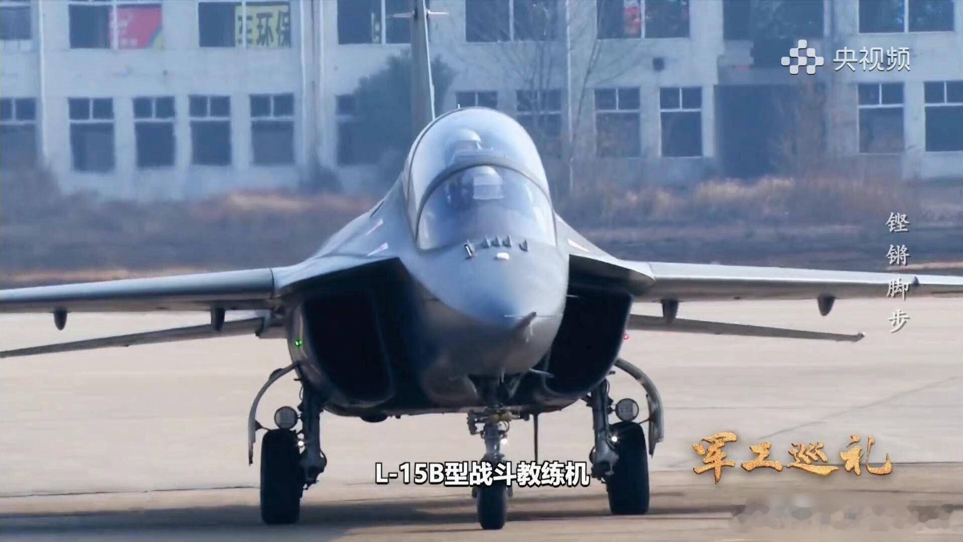 全球武器装备盘点烽火问鼎计划l15高教机首飞18周年 关于洪都超级小黄蜂的定位和