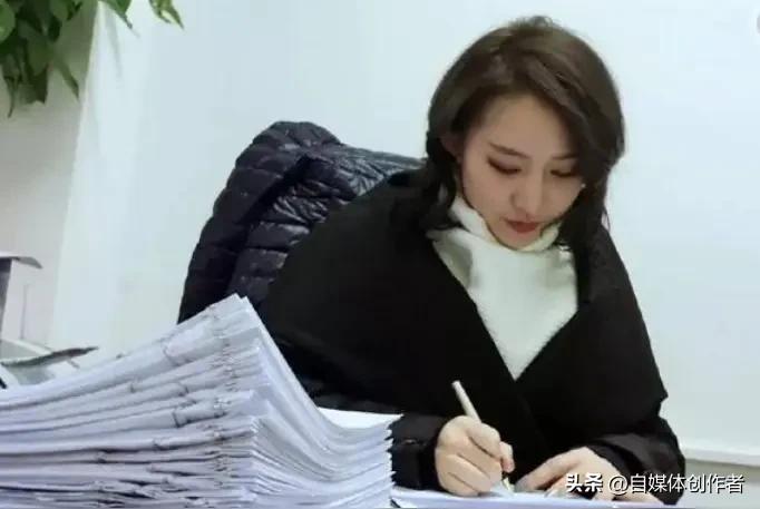 三十载施恩，八月榻前守，善意终有回响
 
寻常市井里藏着最动人的人间道义。许昌一