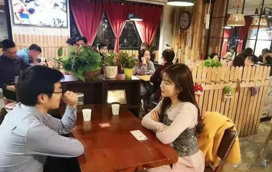 今年我迈入40岁，正式成为了一个大龄的“剩女”，前两天参加了一场相亲，饭桌上，男