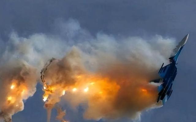 最坏情况发生，美军舰载机在沿海被击中，白宫意识到大国出手了！日前美军一艘叫亚伯拉