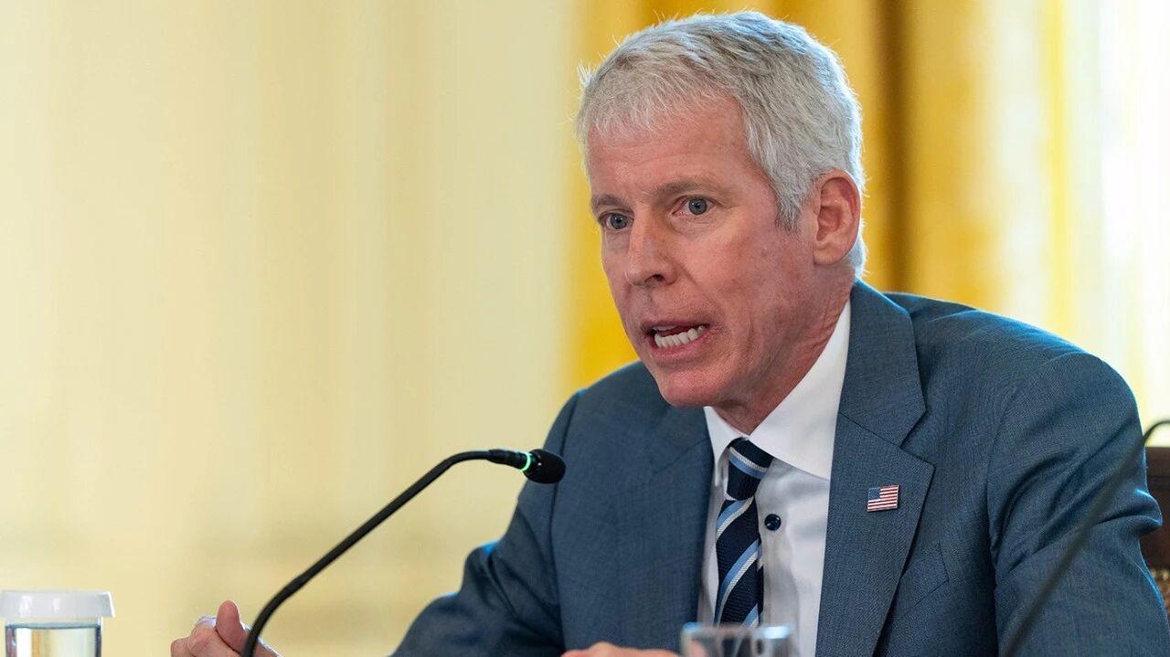 最新报道显示，美国政府明确拒绝为美能源企业赴委内瑞拉投资提供地面安全保障。美国能