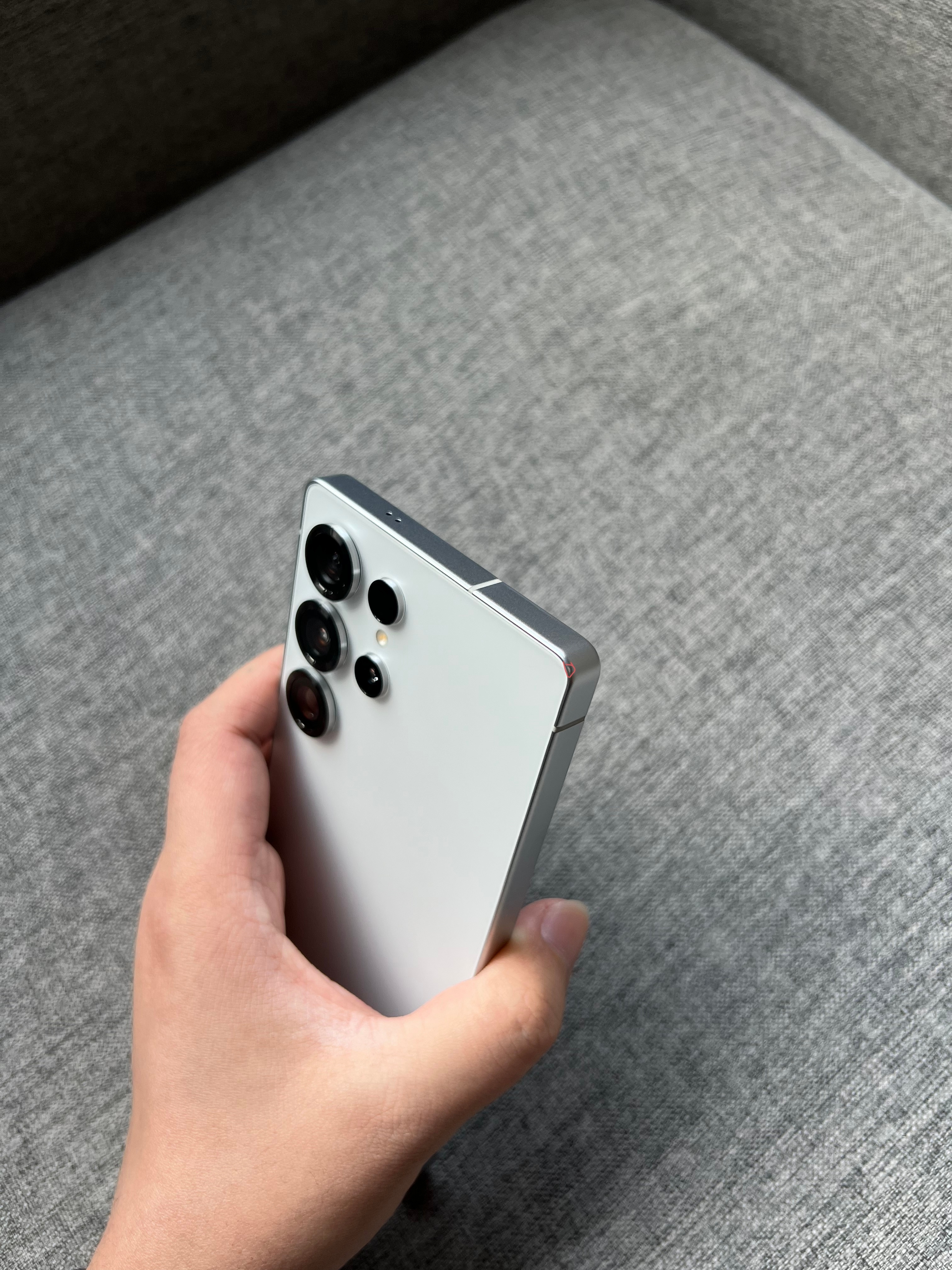 港行三星S25 Ultra 12+512G 银色，屏幕完美，中框细微磕碰，盒子配