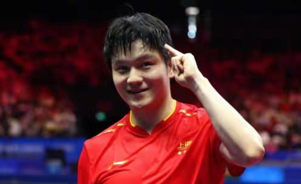 美国MLTT乒乓球联赛总决赛激战正酣，当樊振东现身场边贵宾席，全场瞬间沸腾！此次