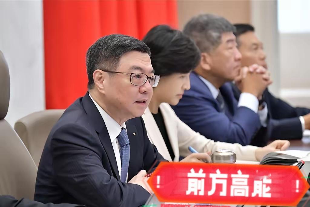 12月26日，台当局宣布，即日起要通过《两岸人民关系条例》修法，不光所有公务员赴