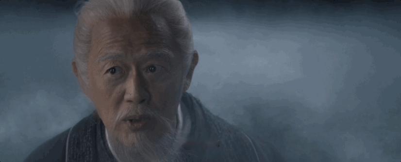 杨洋新剧开局双杀韩立在面对墨大夫的刁难时，那反应速度和应对方法太绝了。表面顺着墨