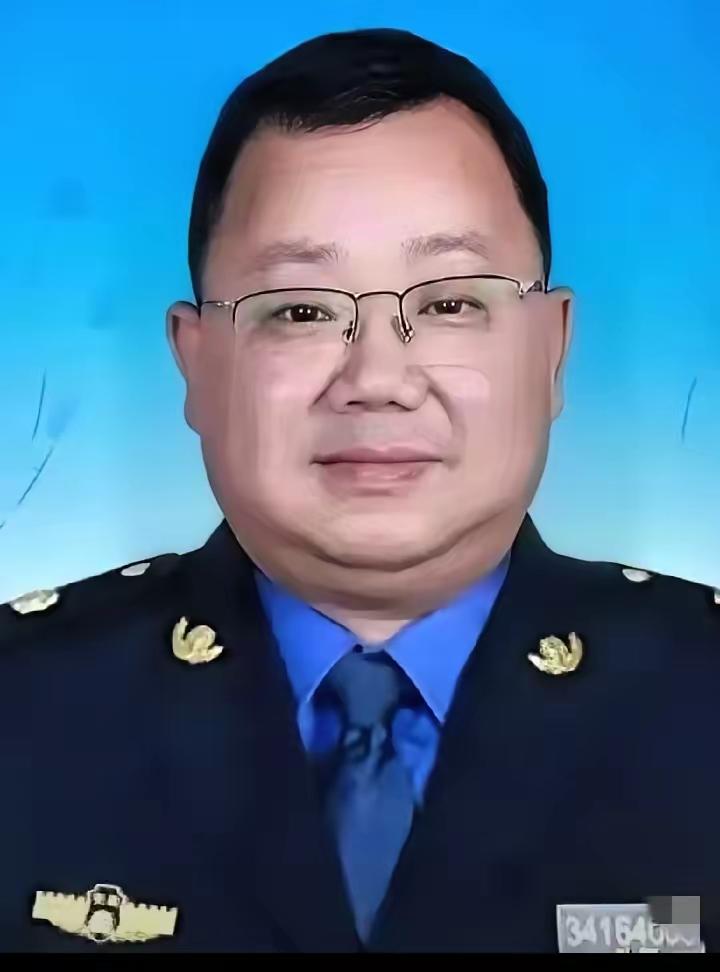 洪升又不贪，拼本事挣钱，又不是贪污，跑个网约车何罪之有？

洪升跑网约车与当年明