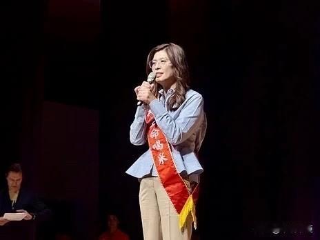国民党主席郑丽文今（6日）出席新北市“国际身心障碍者才艺表演文化平权大会”，从进
