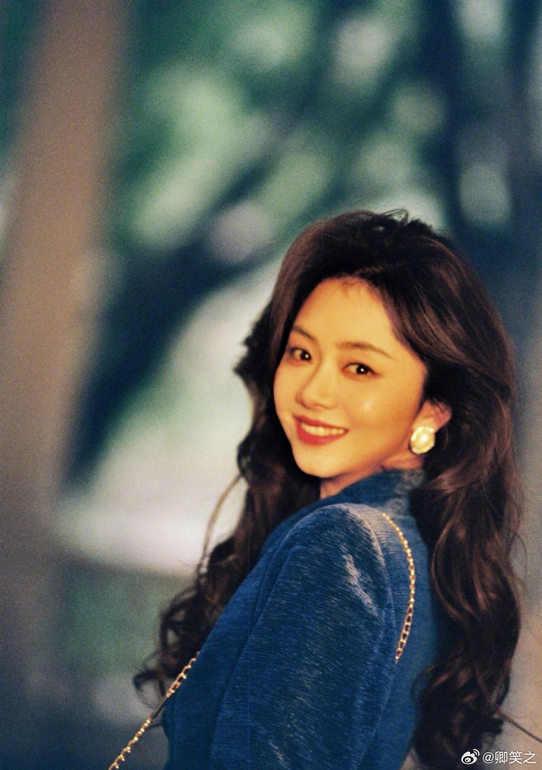 谭松韵别试探了有市场谭松韵在《我的山与海》里的港风造型真的太惊艳！蓬松大波浪温柔