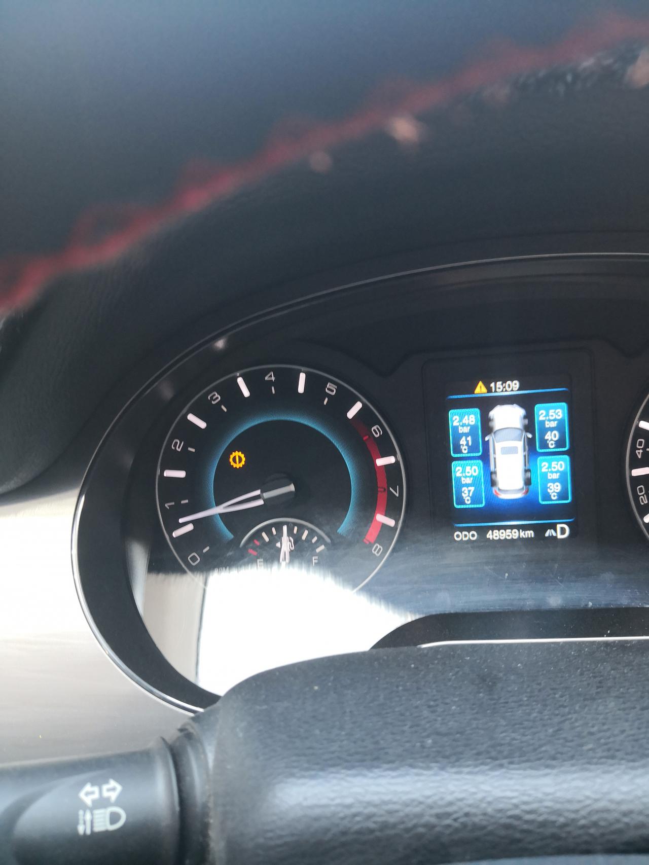 哈弗H2仪表盘出现这种故障灯是哪里出了问题？
哈弗H2仪表盘出现这种故障灯是哪里