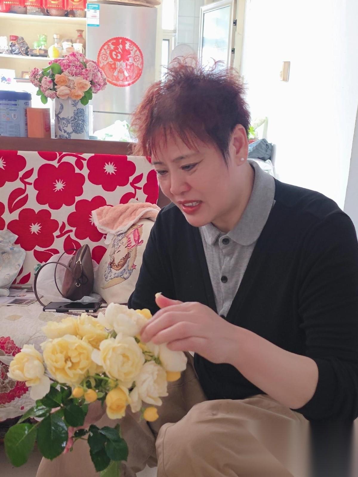 妹妹也很喜欢这种花，她问了我一个问题……妹妹从南京回来了，赶着中午来陪咱妈吃饭。
