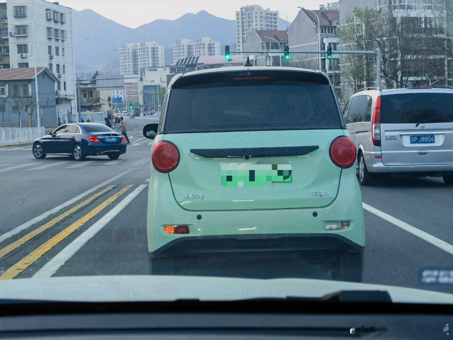 小东西长的还挺别致，凌宝汽车了解一下？ ​​​