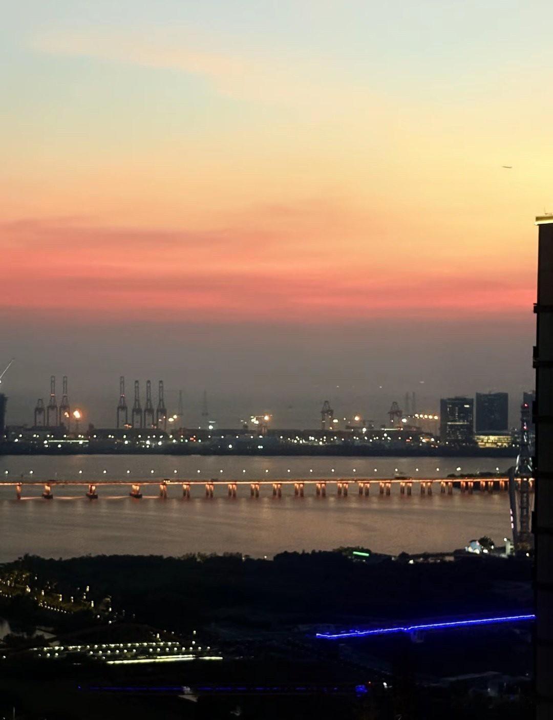 深圳前海云海湾小区的傍晚景色~