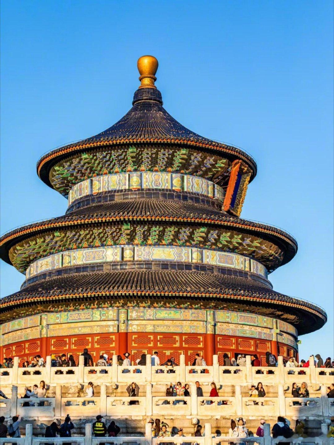 天坛里的中国古建智慧祈年殿作为天坛的核心建筑，以圆形结构呼应“天圆地方”的宇宙观