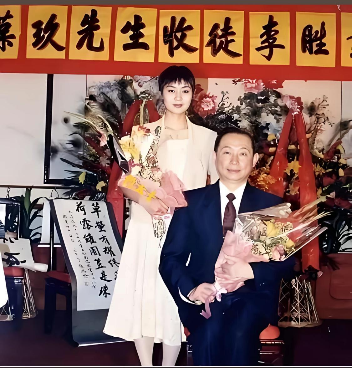 当年，李胜素拜师梅葆玖时的一幕