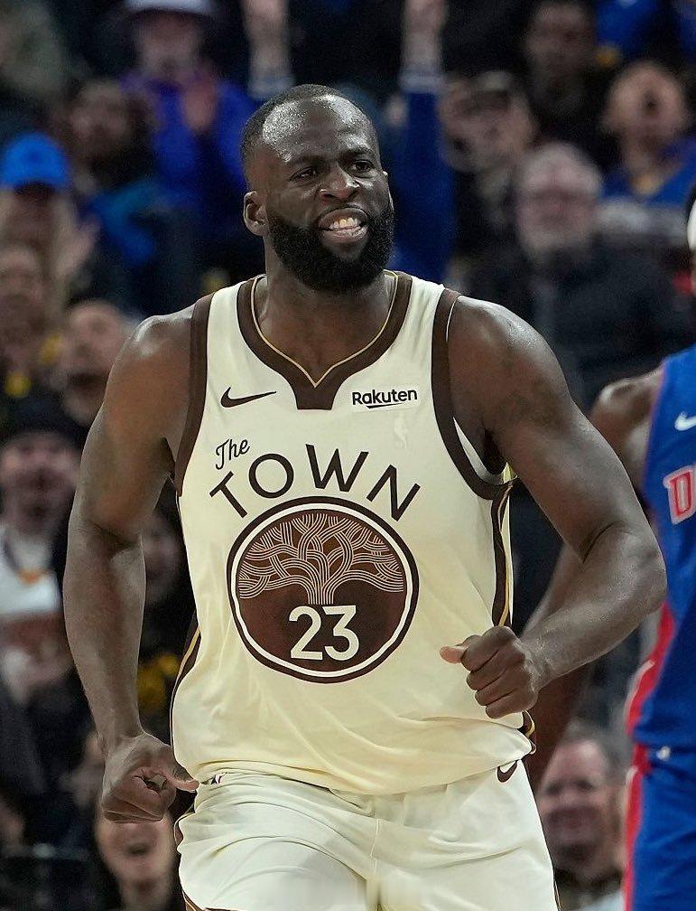 据Sam Amick报道，德雷蒙德·格林和他的团队知道，他很有可能被交易到雄鹿。