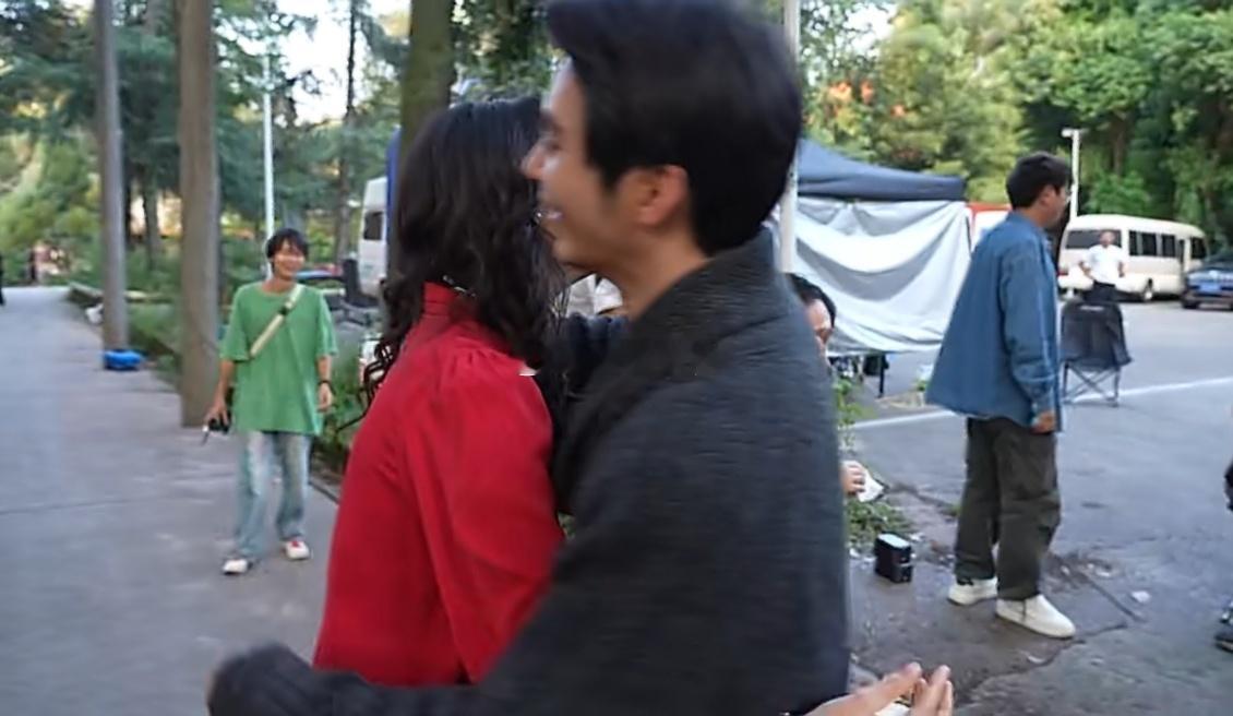 家里家外2幕后纪录片短剧卷出了真情实感从首部追至续作，感动如潮水般不断。窥探幕后