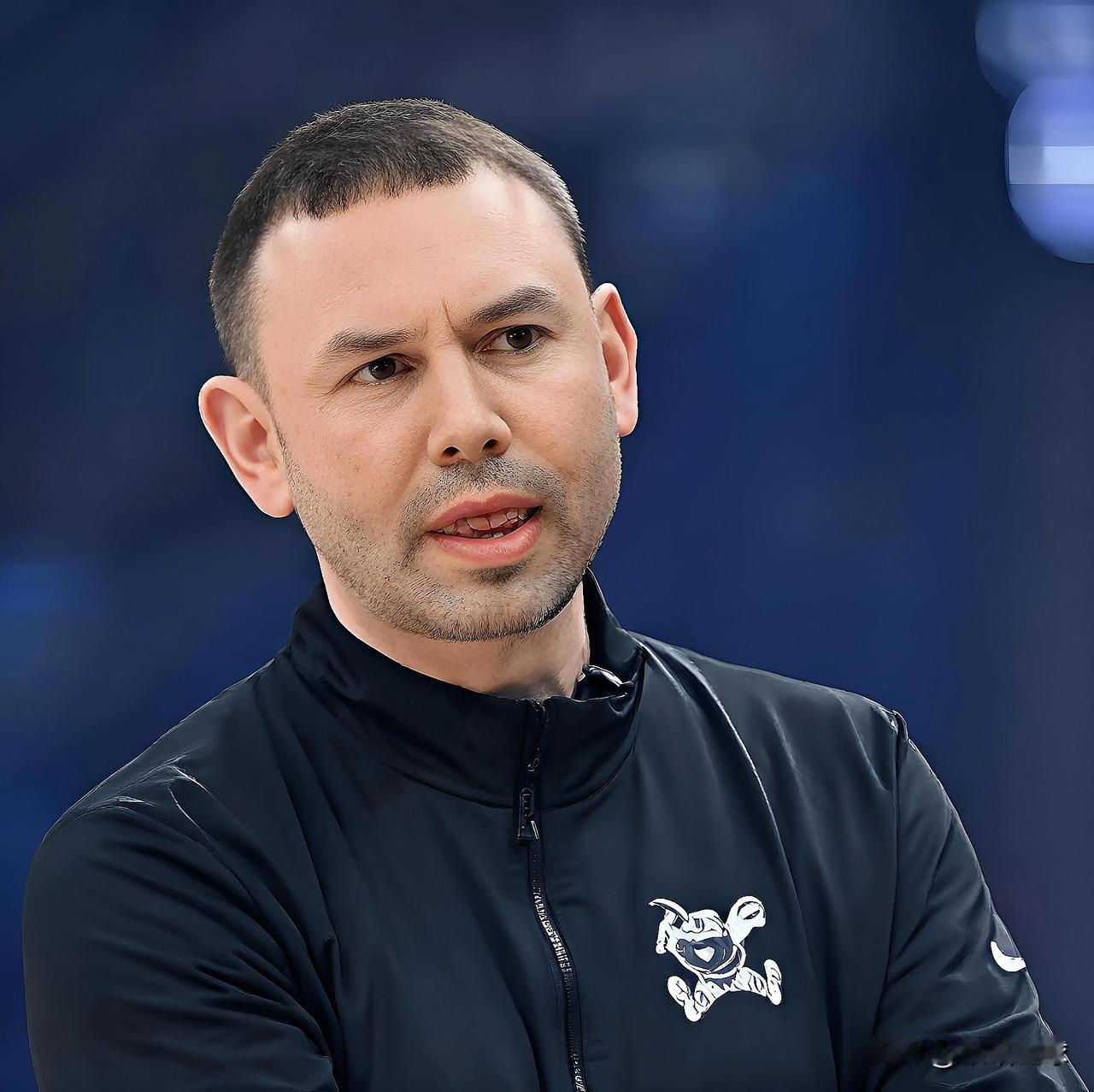 掘金主帅阿德尔曼化腐朽为神奇！

今日，残阵掘金以125-124爆冷战胜76人。