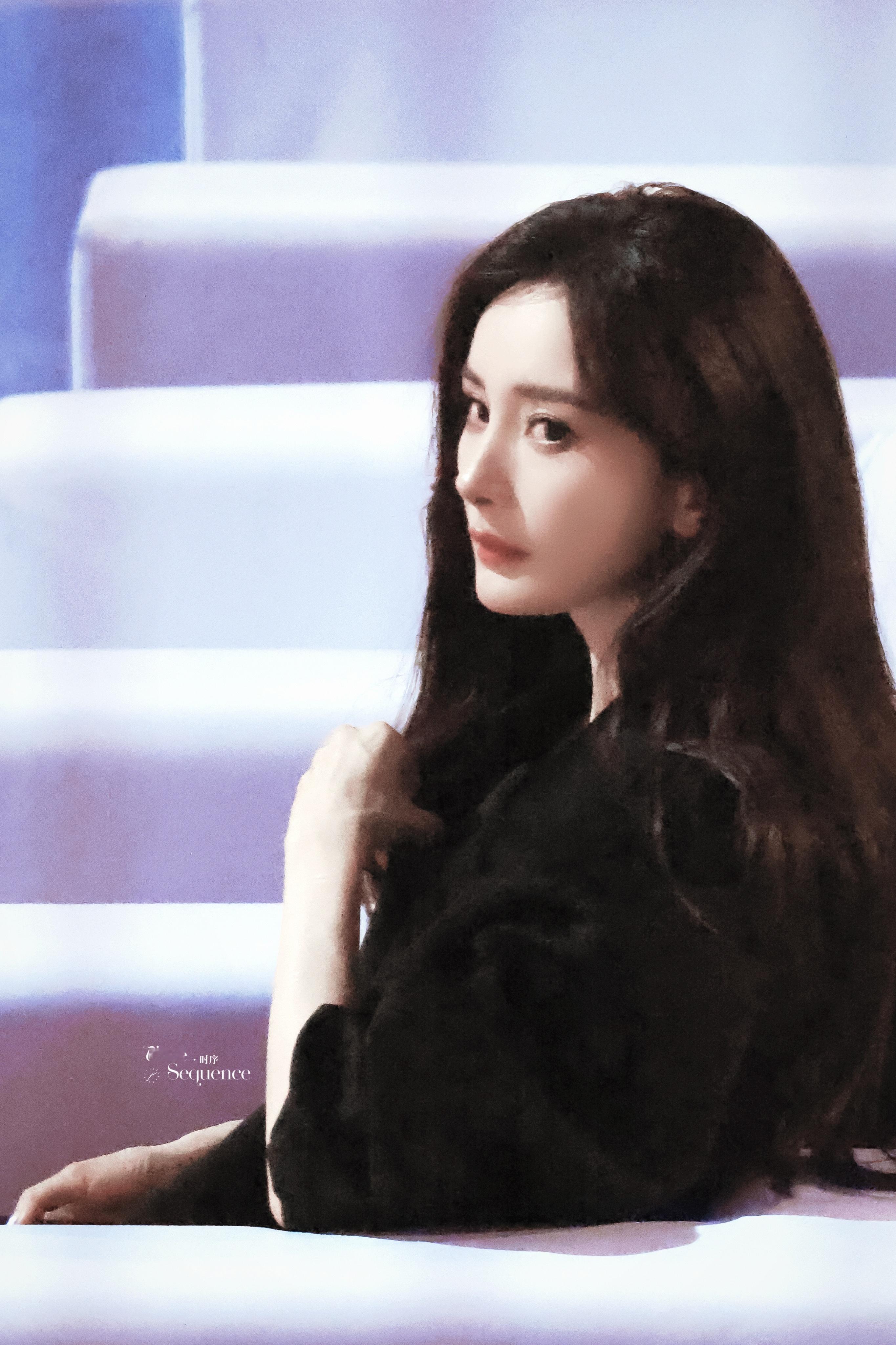 “虚化所有人群聚焦你”杨幂没走红毯杨幂去了精品之夜 ​​​