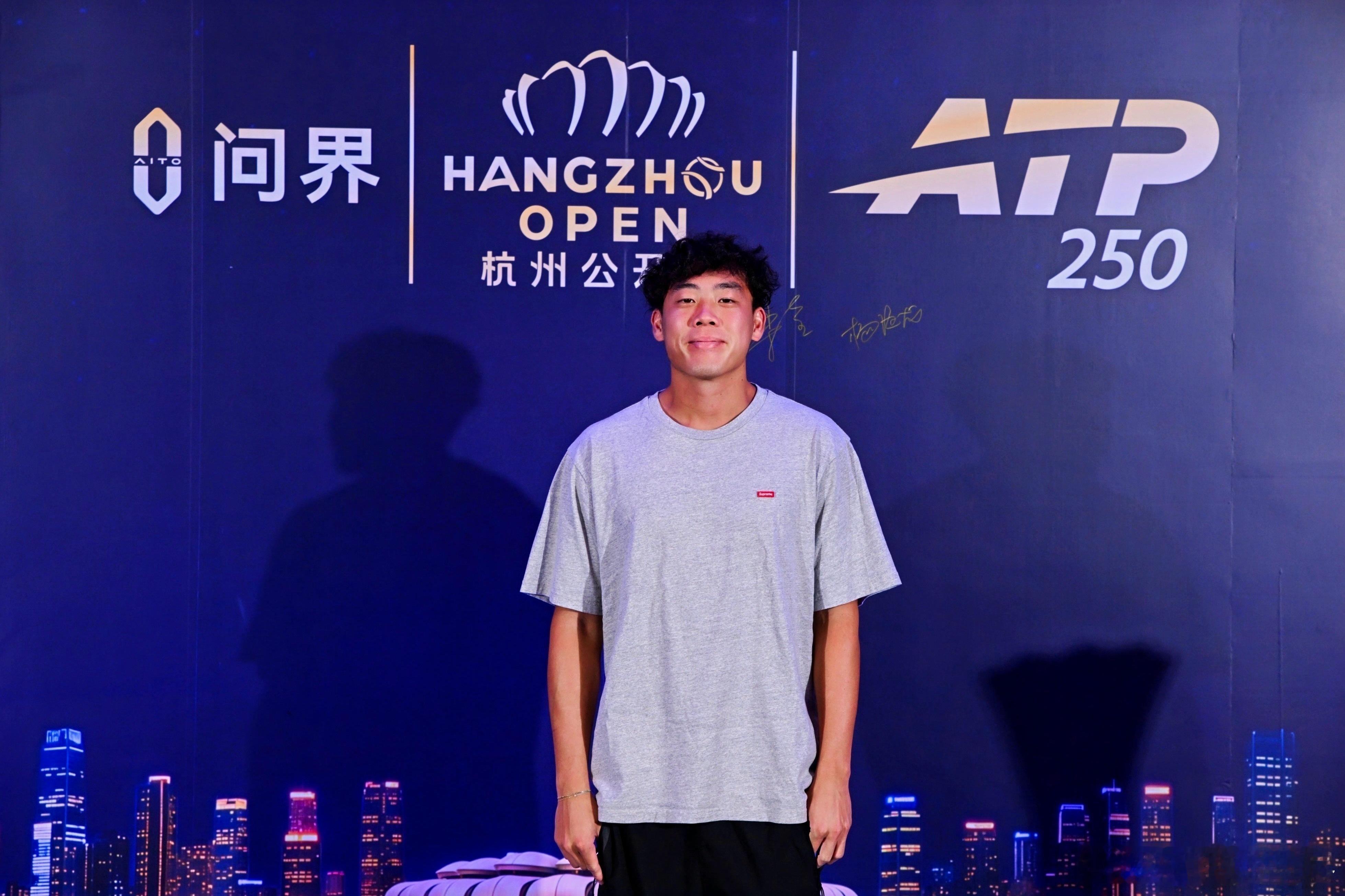 今晚的球员晚宴谁最有型 🤩📸 2026问界杭州网球公开赛网来不息ATPATP