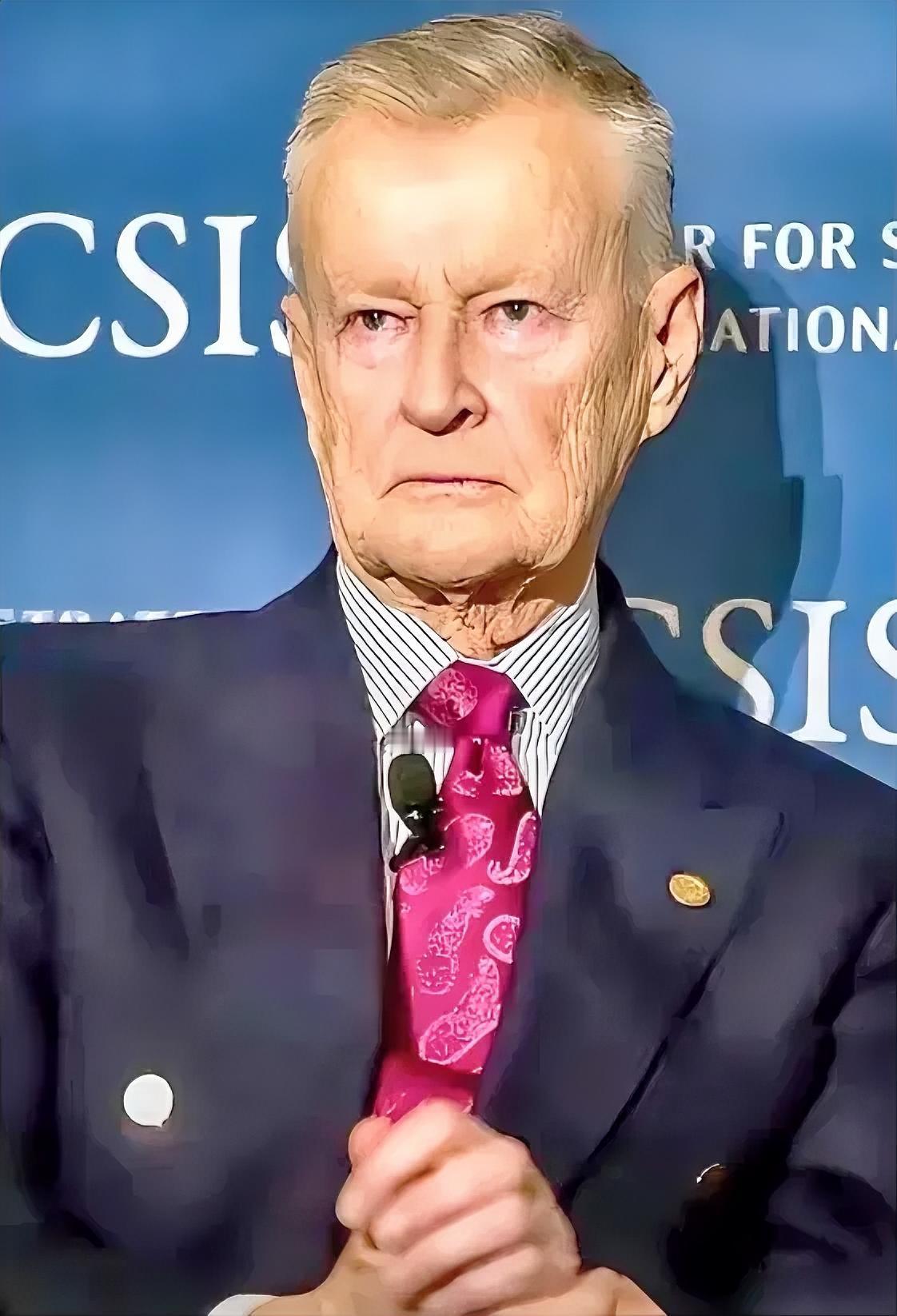 美国一个顶级的战略家，和基辛格齐名的那种，晚年反复说，我们犯了个天大的战略错误。