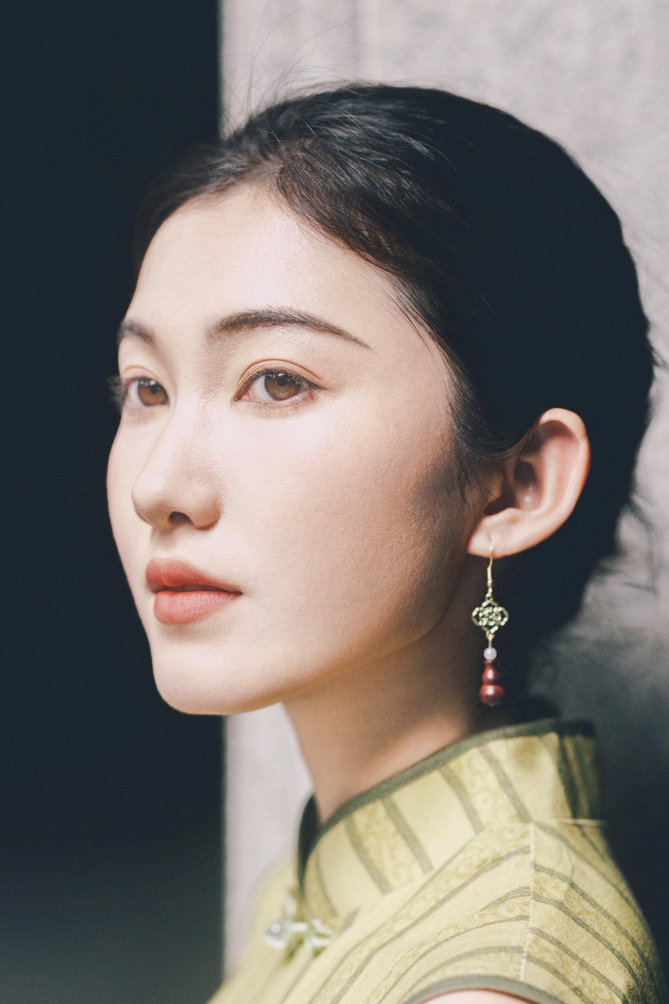 中式审美的长相就是如此权威。