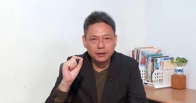 台湾时事评论员谢寒冰曾称 ：你们知道中国大陆这两天在干什么吗？
如果真要问“这两