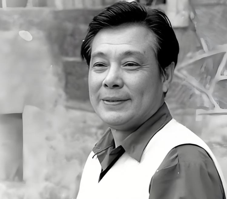 他是上世纪七、八十年代当红影星，主演过《青松岭》、《创业》、《泪痕》、《元帅之死