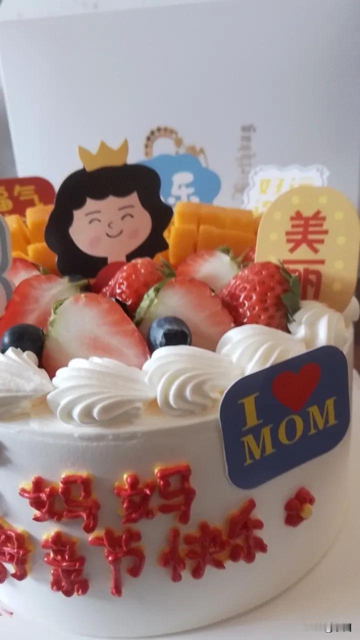 无论是礼物还是红包都能安抚失落的心。我走过花店时看到一束束扎好的鲜花，猜是有心人