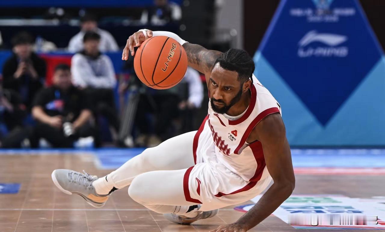 居然是诺威尔被替代了，有点意外。感觉诺威尔打的还可以啊，今天山西男篮公布外援名单