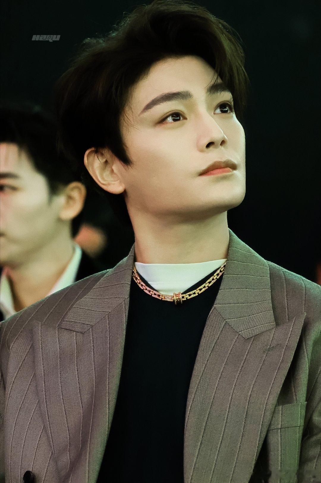 丁禹兮张海侠 dyx丁禹兮南部档案 想用每日的温柔和月亮花换取一束光，最后将它们