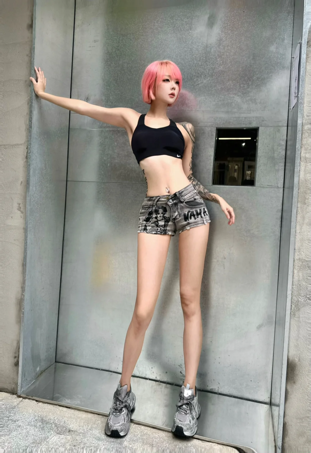 站街 男的不接女的不接 就站会儿
