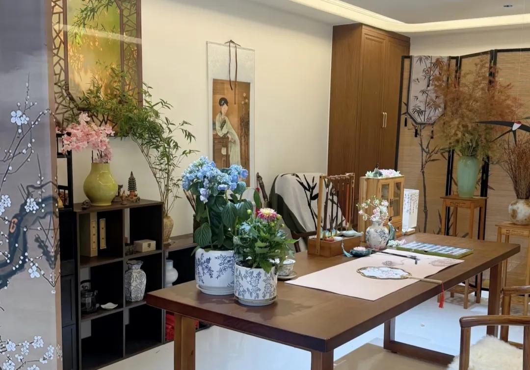 稻盛和夫说：“所有的光芒，都源于日复一日的坚持与沉淀。”
嗨！你好，我是理理，