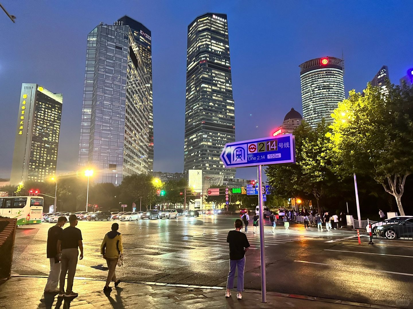 我年轻的时候卖车，发现一个有趣的现象：
	
总结就是：因为处于一个好的平台，自己...