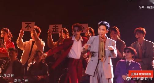 郭晓东真的努力了狂野之城唱跳好欢乐披荆斩棘直播 《狂野之城》这波舞台太有活力，郭